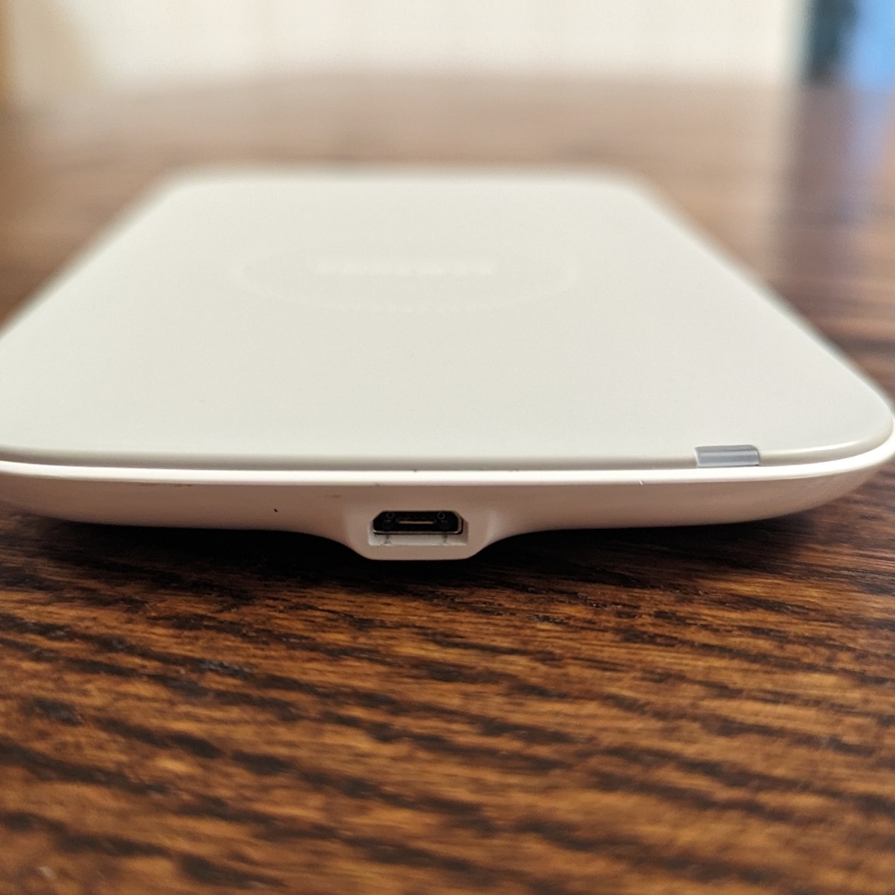 Samsung S Wireless Charger Pad - Picture 3 of 3